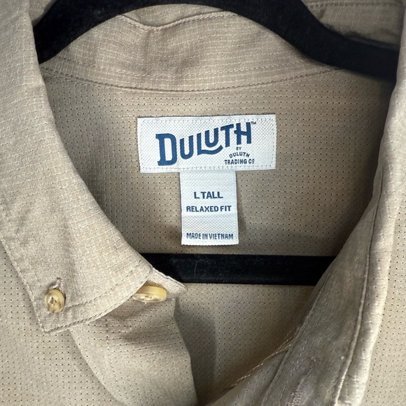 Duluth Trading Co Men's Tan Short Sleeve Shirt - Picture 2 of 5